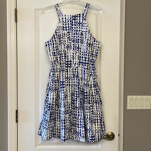 Guess Los Angeles Dress - Picture 2 of 5